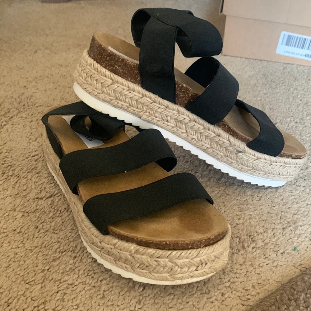 Size 6 , black , Steve Madden sandals gently worn